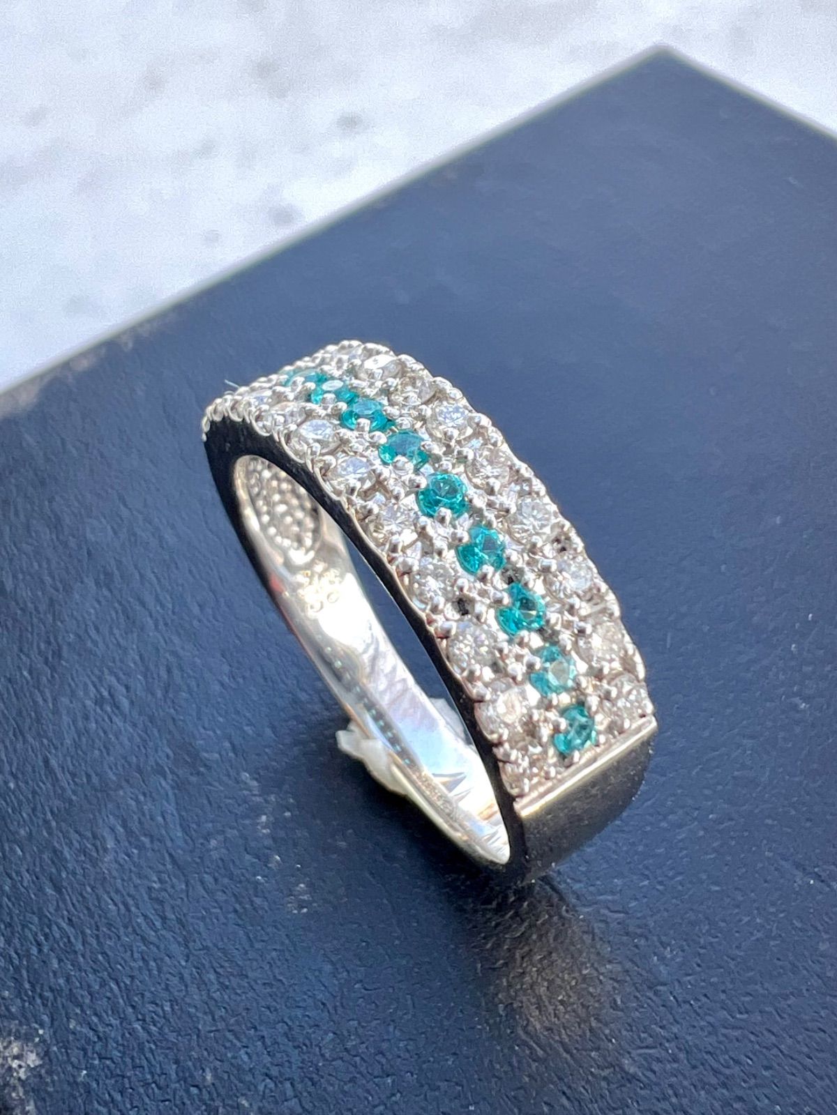 Pt900ブラジル産パライバトルマリンリング《綺麗なパライバ》 - メルカリ