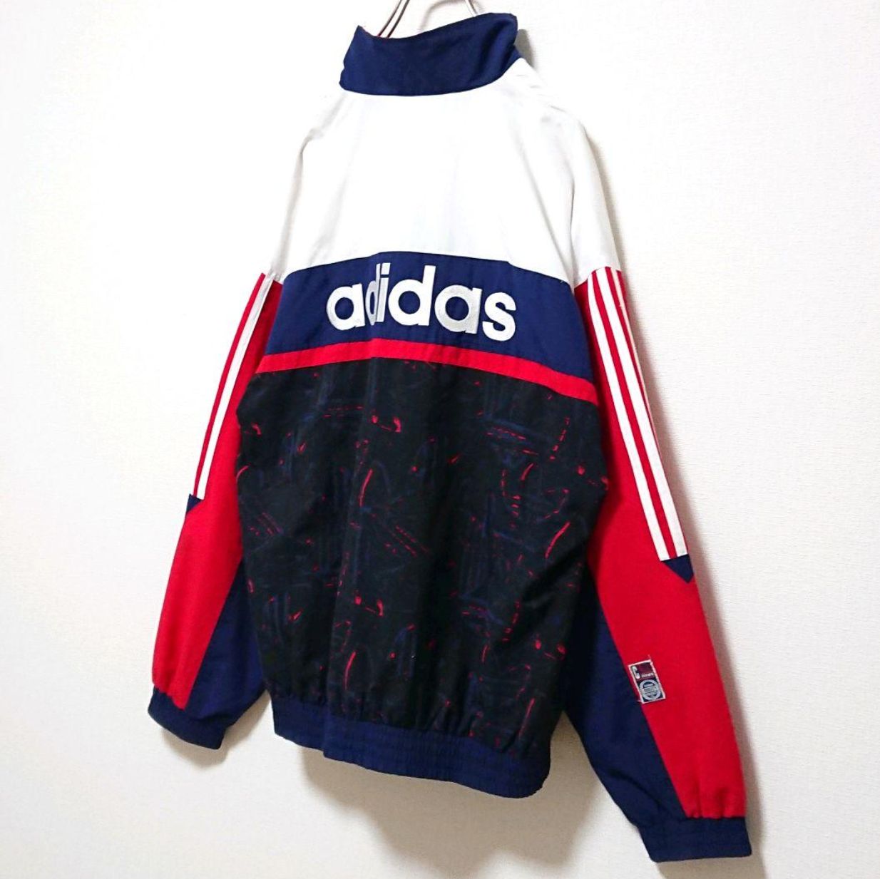 adidas アディダス ナイロンジャケット 万国旗タグ トレフォイル刺繍 希少 アディダス トレフォイル 刺繍 ジップアップ 万国旗タグ