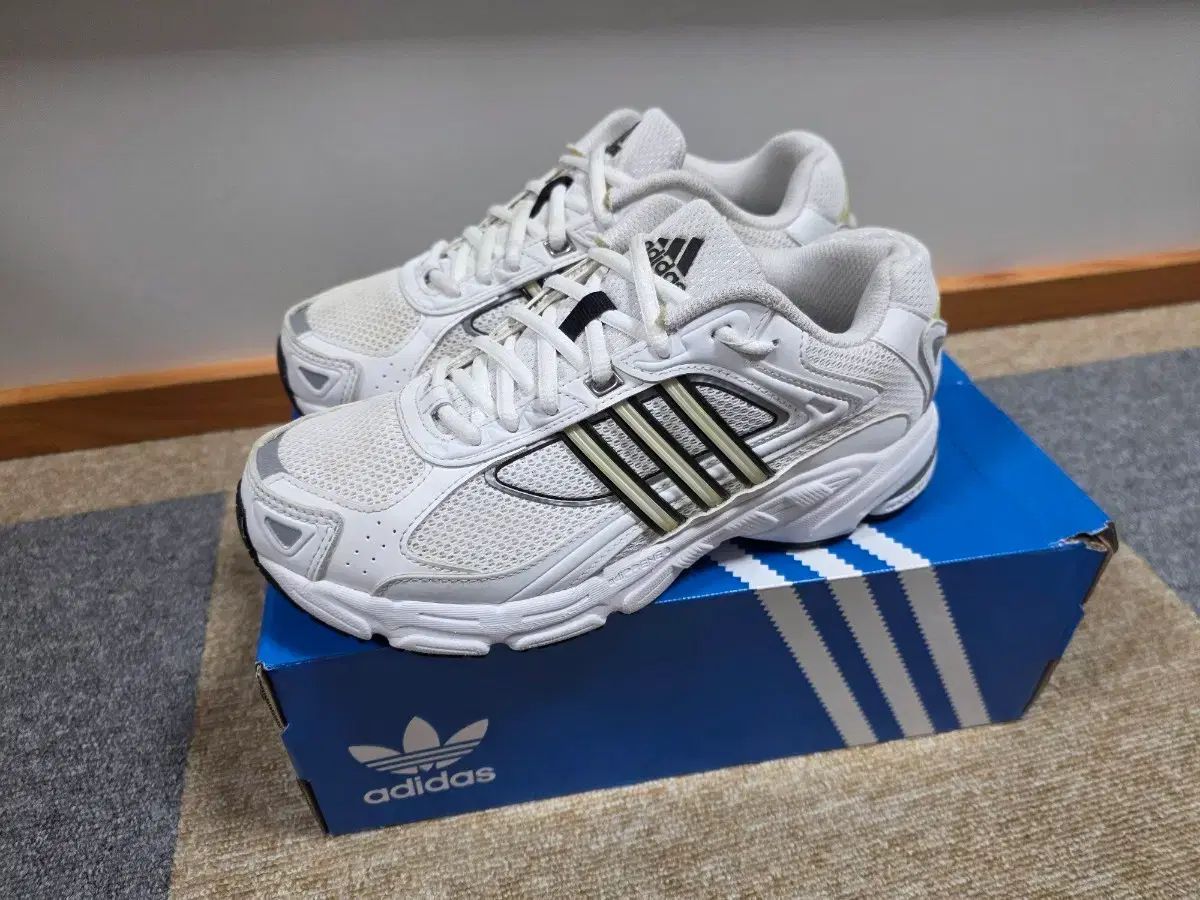 アディダス レスポンス CL 235 mm