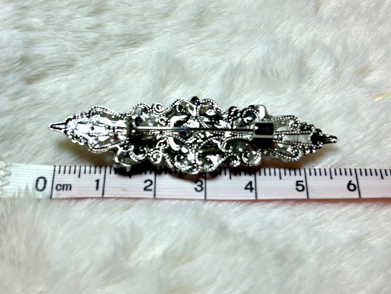 SALE☆訳あり⭐︎スワロフスキー使用⭐︎ブローチ - メルカリ