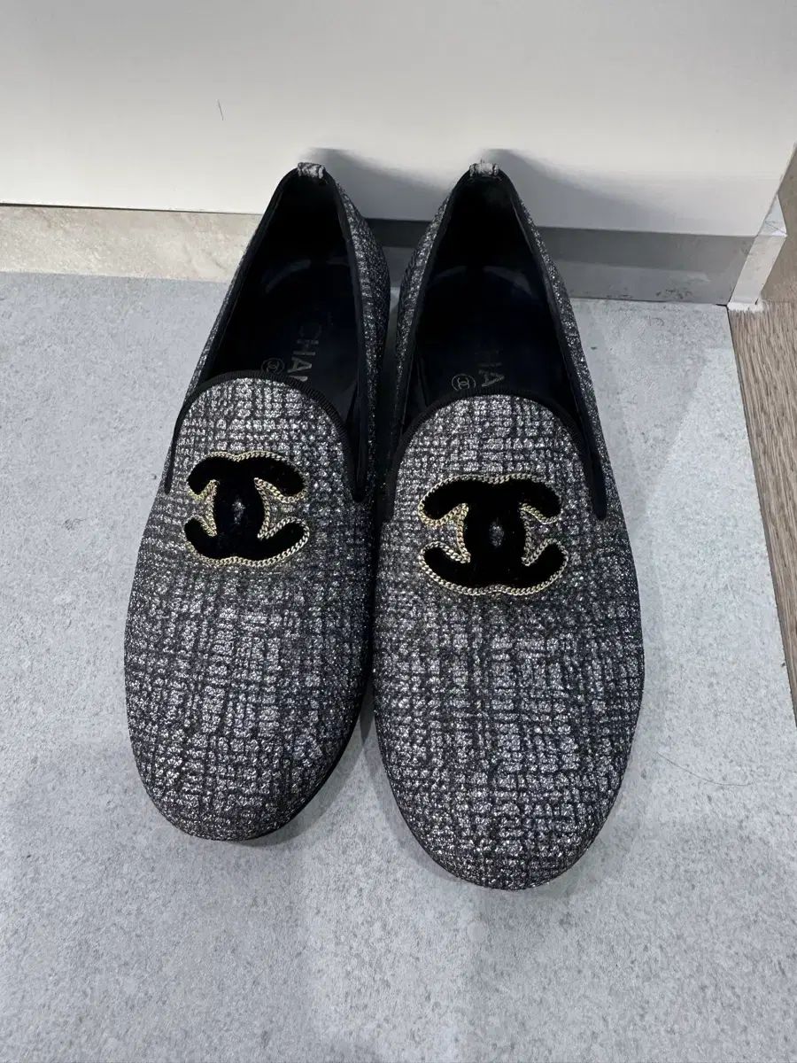 シャネル CCロゴ 銀色ツイード ローファー 36