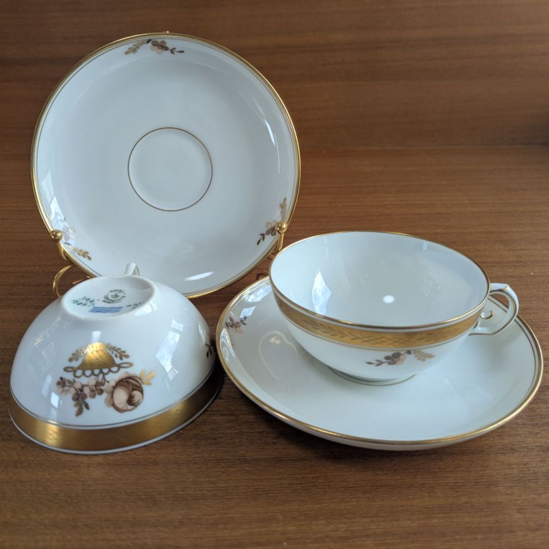 ロイヤルコペンハーゲン ゴールデンバスケット ブラウンローズ 金彩