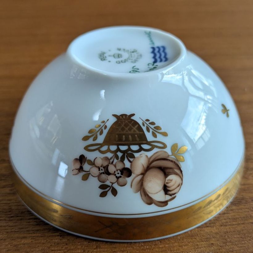 ロイヤルコペンハーゲン ゴールデンバスケット ブラウンローズ 金彩