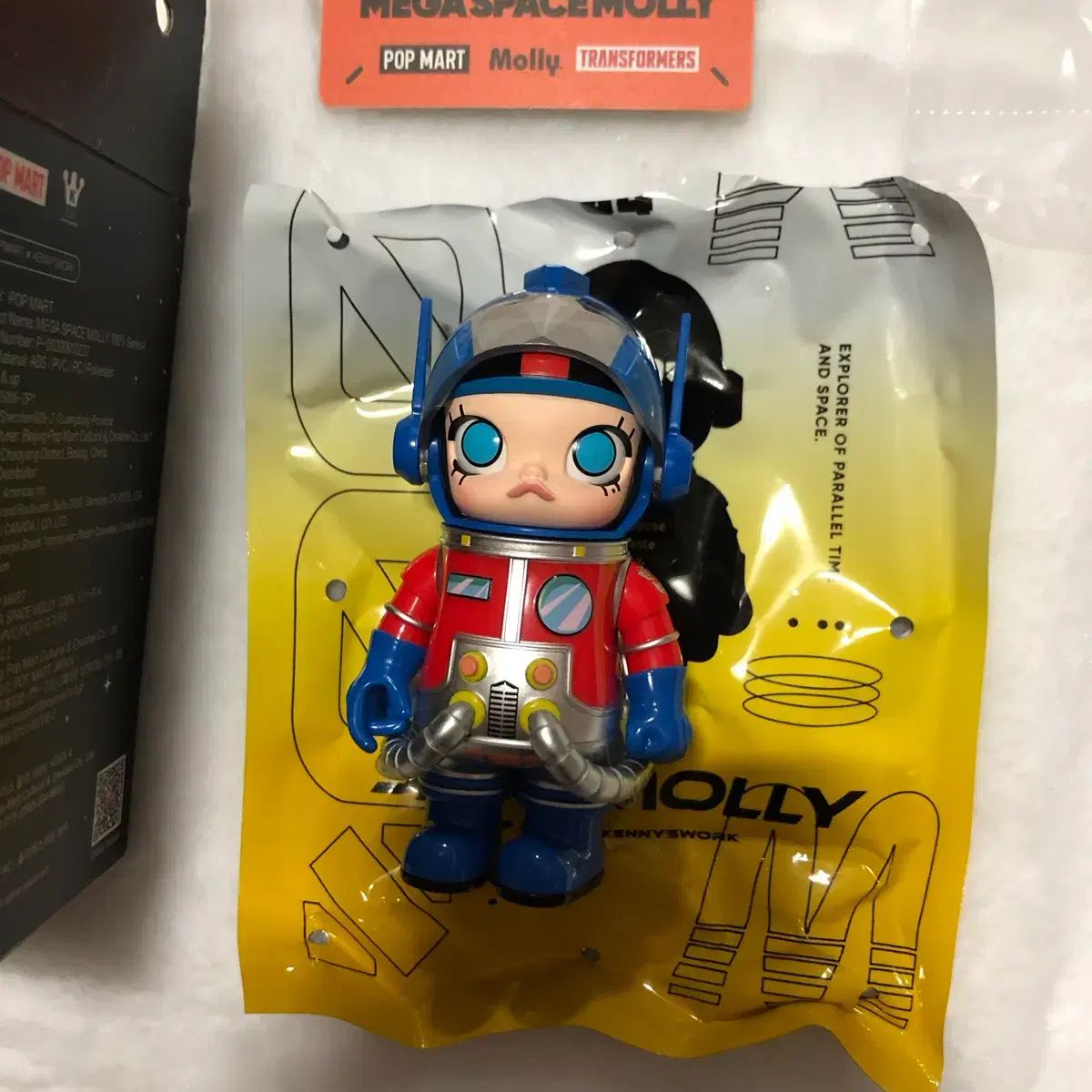 ポップマート メガ スペース モーリー 100% シリーズ 4 オプティマス