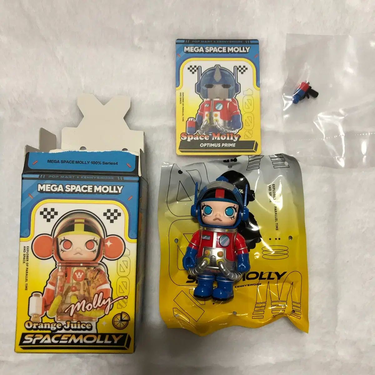 ポップマート メガ スペース モーリー 100% シリーズ 4 オプティマス