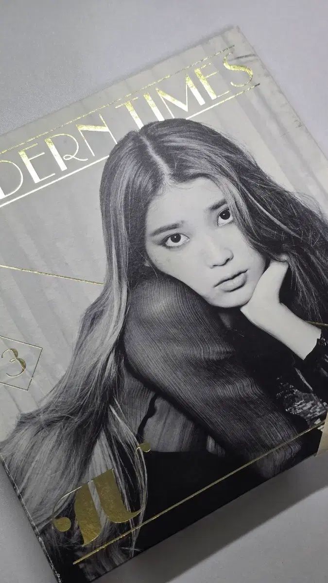 IU / MODERN TIMES SPECIAL EDITION〈2枚組〉 IU Modern Times Epilogue リパッケージアルバム IU [MODERN TIMES