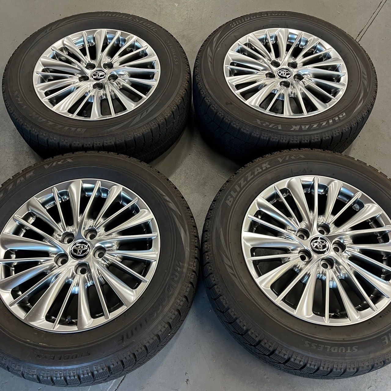 スタッドレス 30アルファード 17インチ 6 5 j 33 PCD 114 3 ブリヂストン VRX 225 60 R 17 2019年 ヴェルファイア