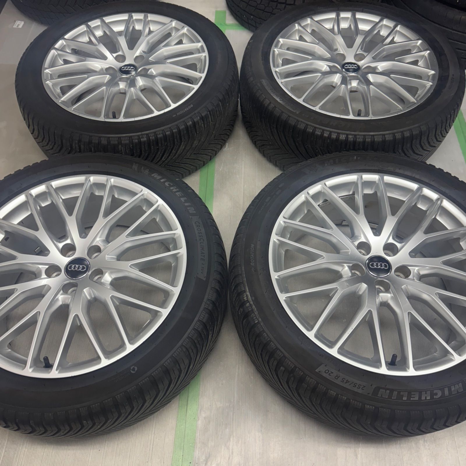 リタイヤ組　アウディQ5 20インチタイヤホイール アウディ Q5/SQ5(8R,FY系)対応 A1332(255/45R20) (20インチ,ブラック