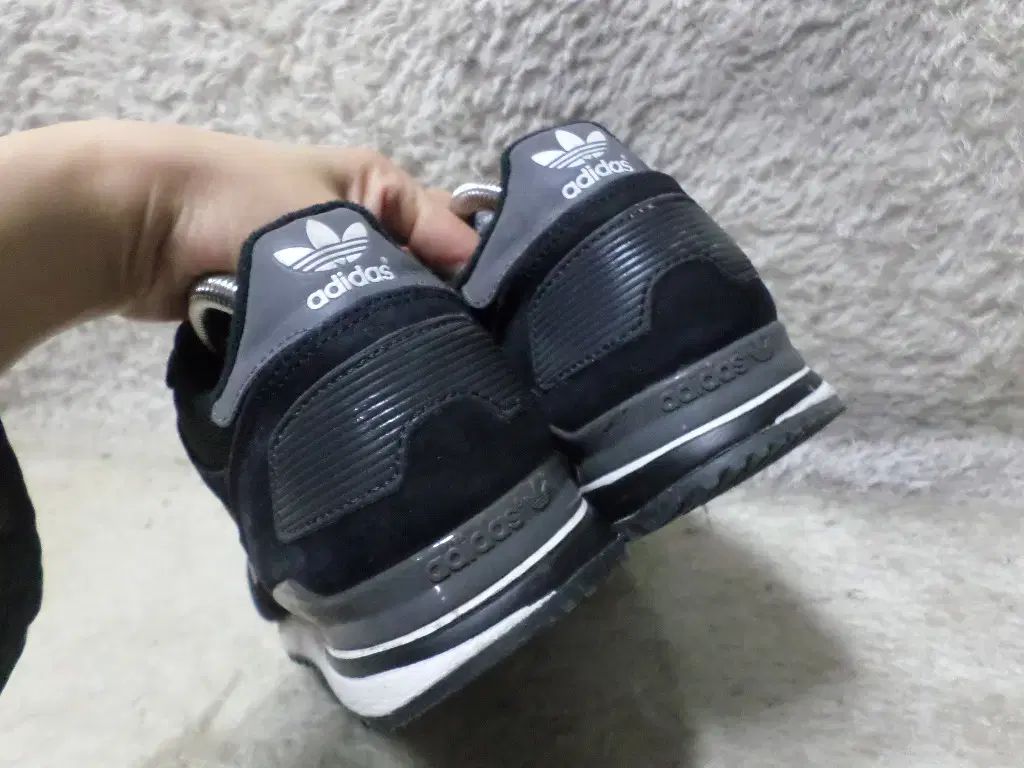 235 adidas zx700 ブラック スニーカー 中古 靴 - メルカリ