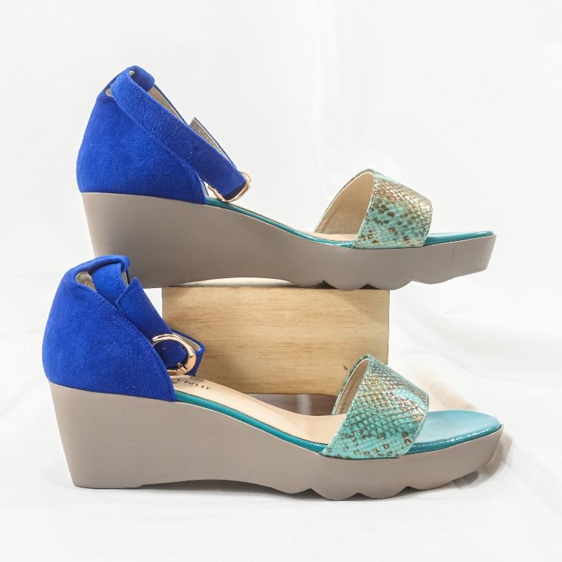 美品 ヒルズアベニュー Hills Avenue ストラップサンダル パイソン柄