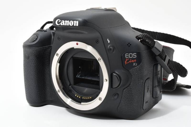 実用光学 箱あり Canon キャノン EOS KISS X 5 ボディ ショット数約2230回と少ない SDカード16 GB付 デジタル一眼カメラ 3963 6
