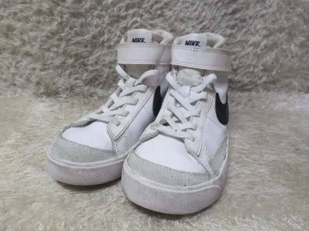 170 NIKE ブレーザー ハイ キッズ 子供靴 白 中古 靴