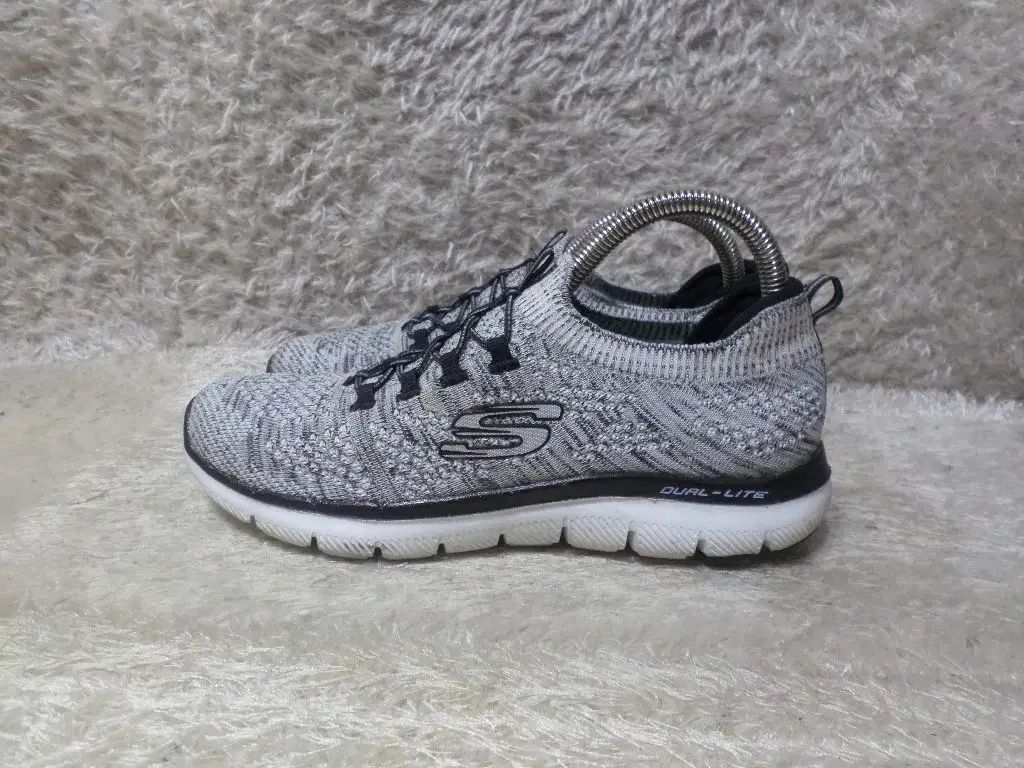 240 SKECHERS スケッチャーズ デュアルライト スニーカー  靴
