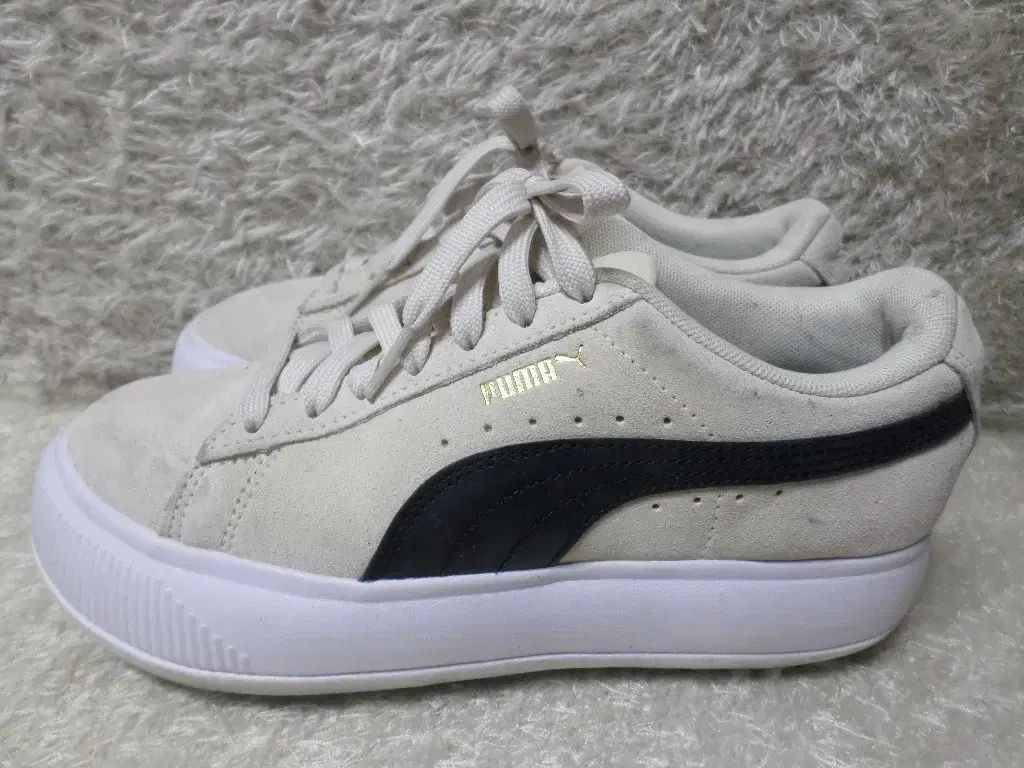 プーマ“分厚いプラットフォームソール”の新「スウェード