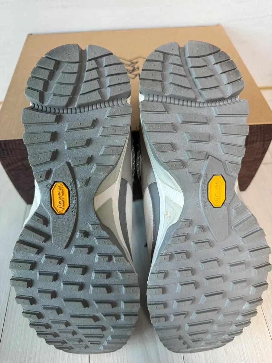 ユニセックス ハイキングシューズ