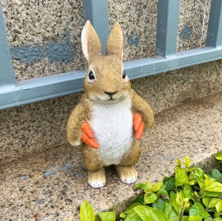 置物 インテリア ニンジンを持っているウサギ オブジェ ガーデン