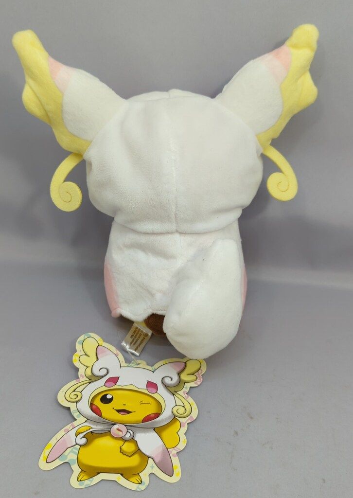 ポケモン ぬいぐるみ メガタブンネのポンチョを着たピカチュウ