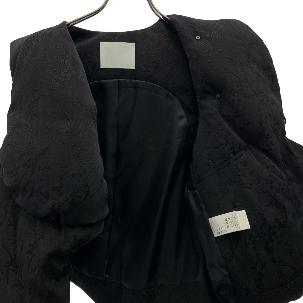 【美品】  Mame Kurogouchi / マメクロゴウチ | 2025AW | Floral Jacquard Rounded Down Vest フローラルジャガード ラウンド ダウンベスト | 1 | ブラック | レディース Floral Jaquard Rounded Down Vest-フローラルジャカードラウンド