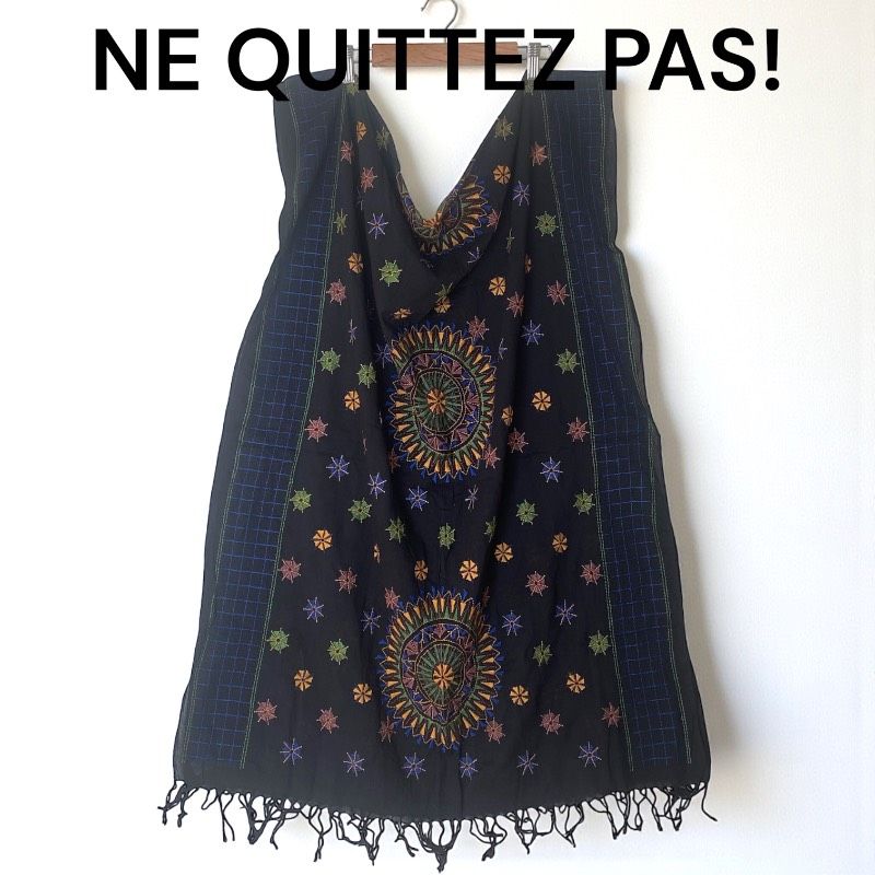 美品 NE QUITTEZ PAS! ヌキテパ 刺繍 大判ストール ブラック 総柄