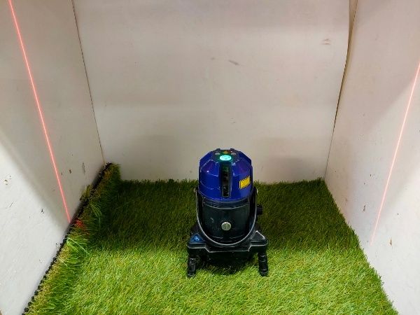 自動探知レーザー墨出し器 レーザーワーカー