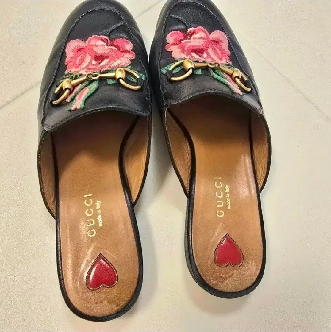 正規品) グッチ プリンスタウン バラ ローズ刺繍 ローファー スリッパ