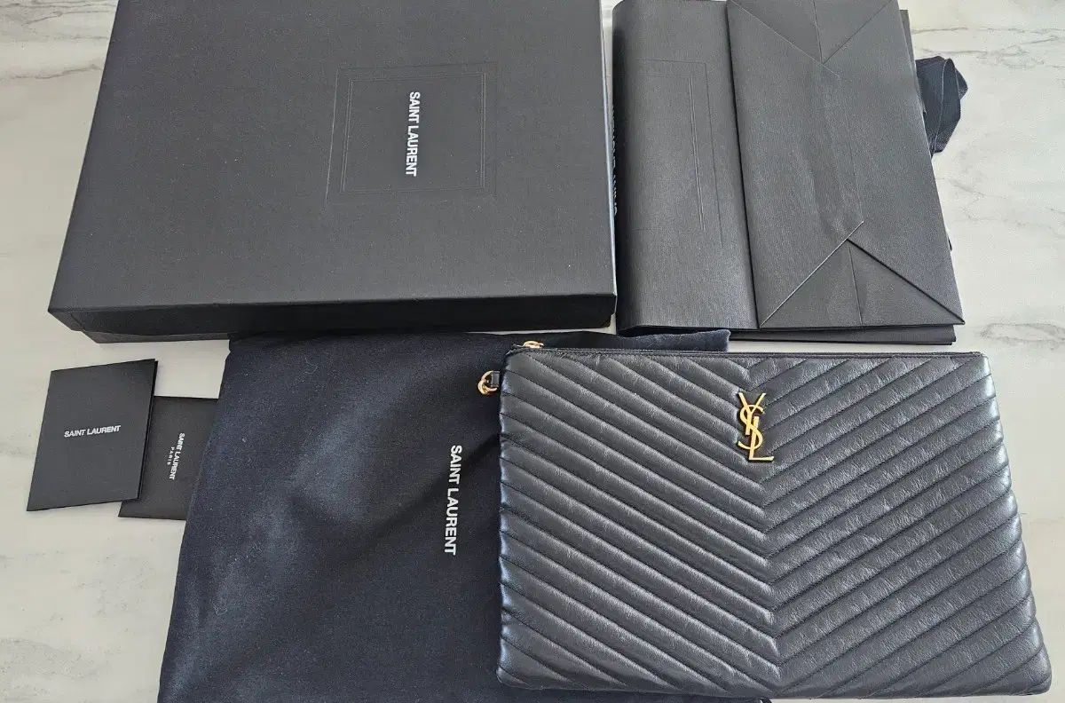 Saint Laurent サンローラン マトラッセ ブラック クラッチバッグ フルセット