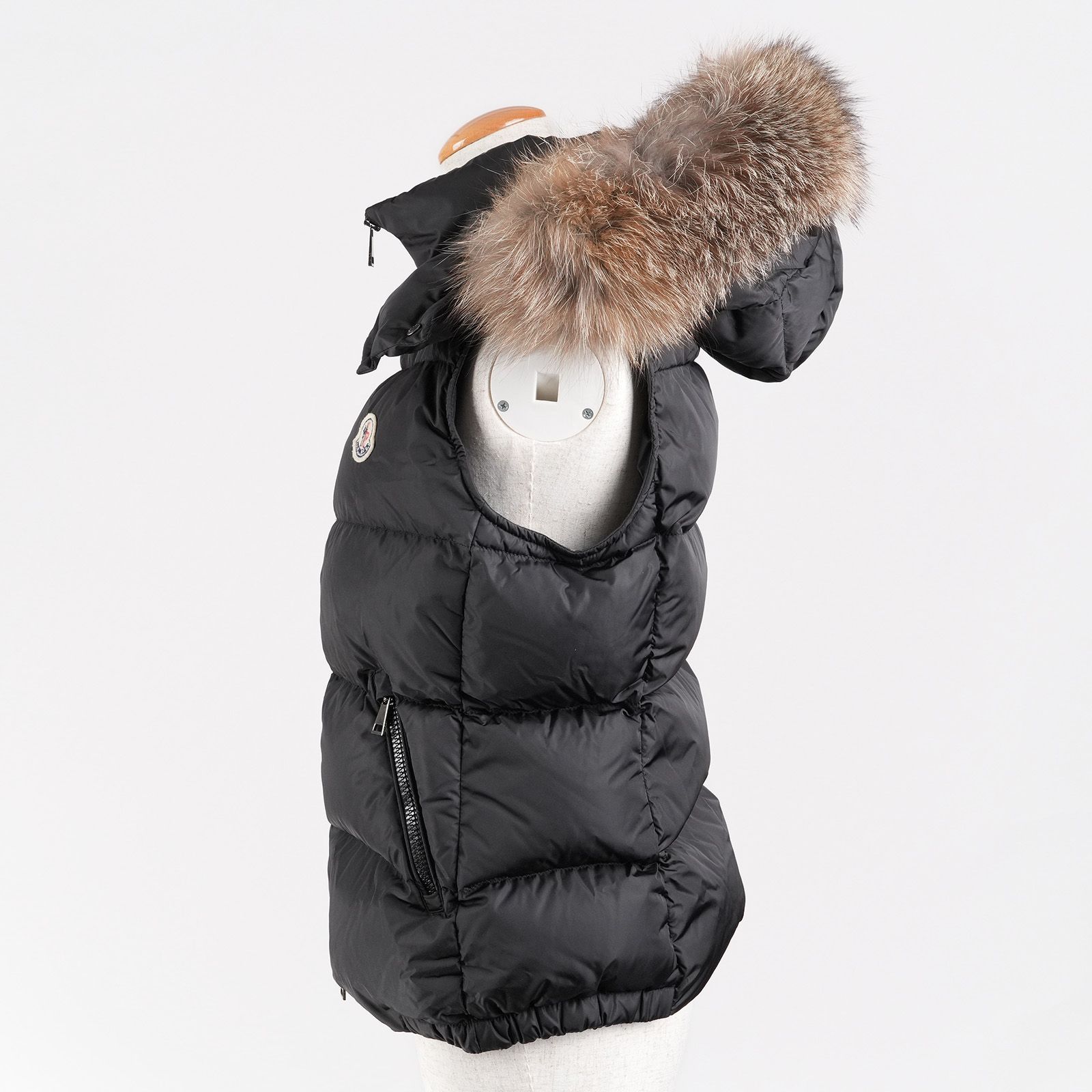 【新品同様】モンクレール GALLINULE ダウンベスト　ブラック サイズ00 MONCLER（モンクレール） (SALE)【返品交換不可】ダウンベスト ファー