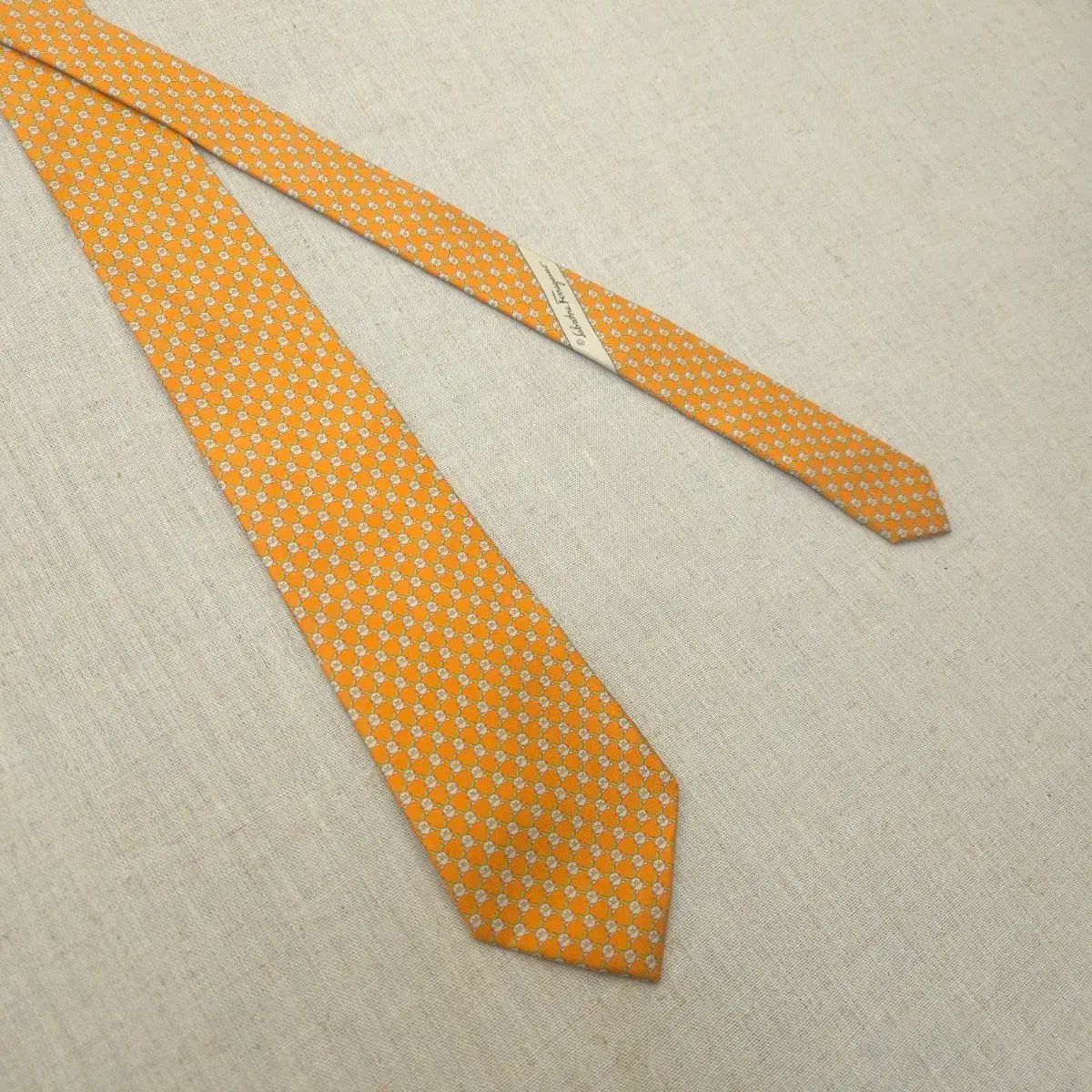 FERRAGAMO フェラガモ オレンジ パータン ネック タイ