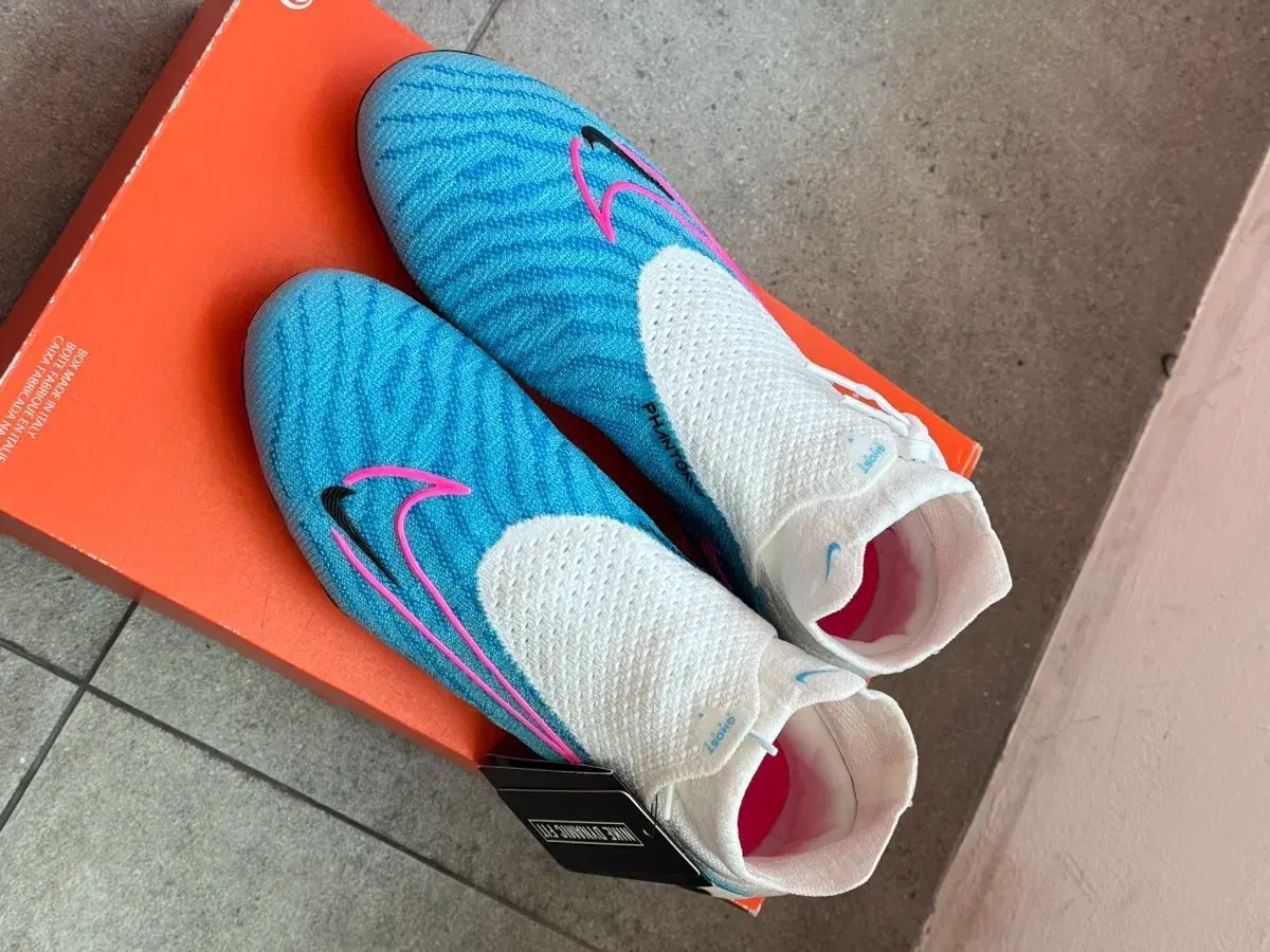 ナイキ FANTOM GX エリート DF AG PRO サッカーシューズ 255 mm