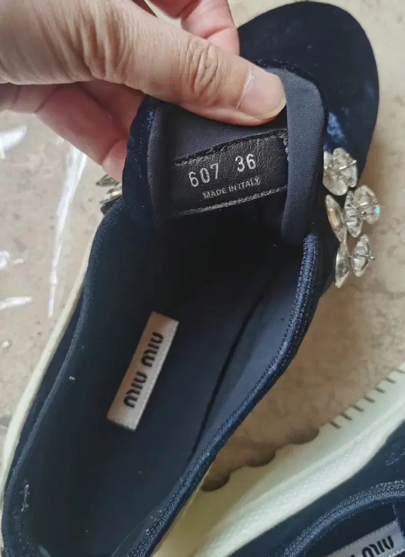  ミュウミュウ ツアーベルベット スニーカー キュービック 装飾 36 スニーカー 靴