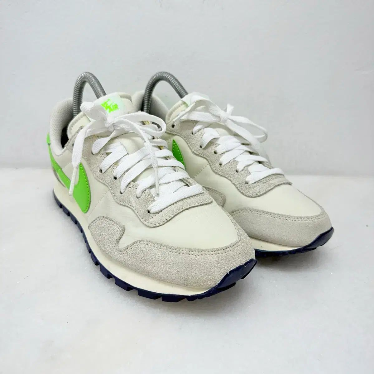 245 ナイキ スニーカー エア ペガサス83 スワン アクショングリーン