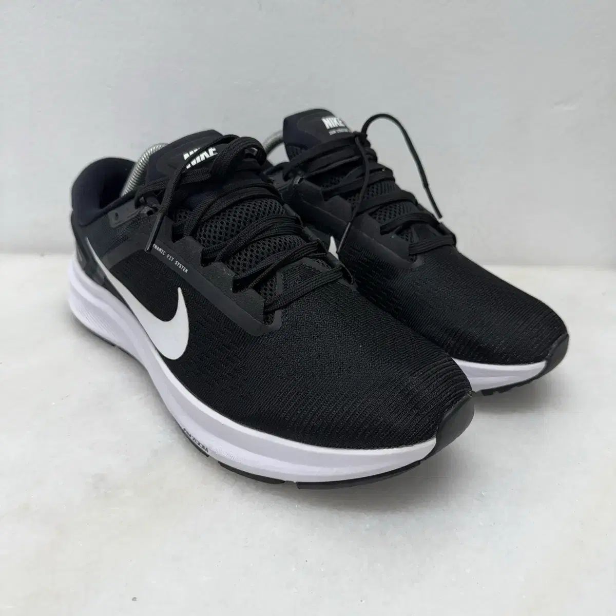 275 ナイキ スニーカー エア ズーム ストラクチャード 24 ランニングシューズ ブラック