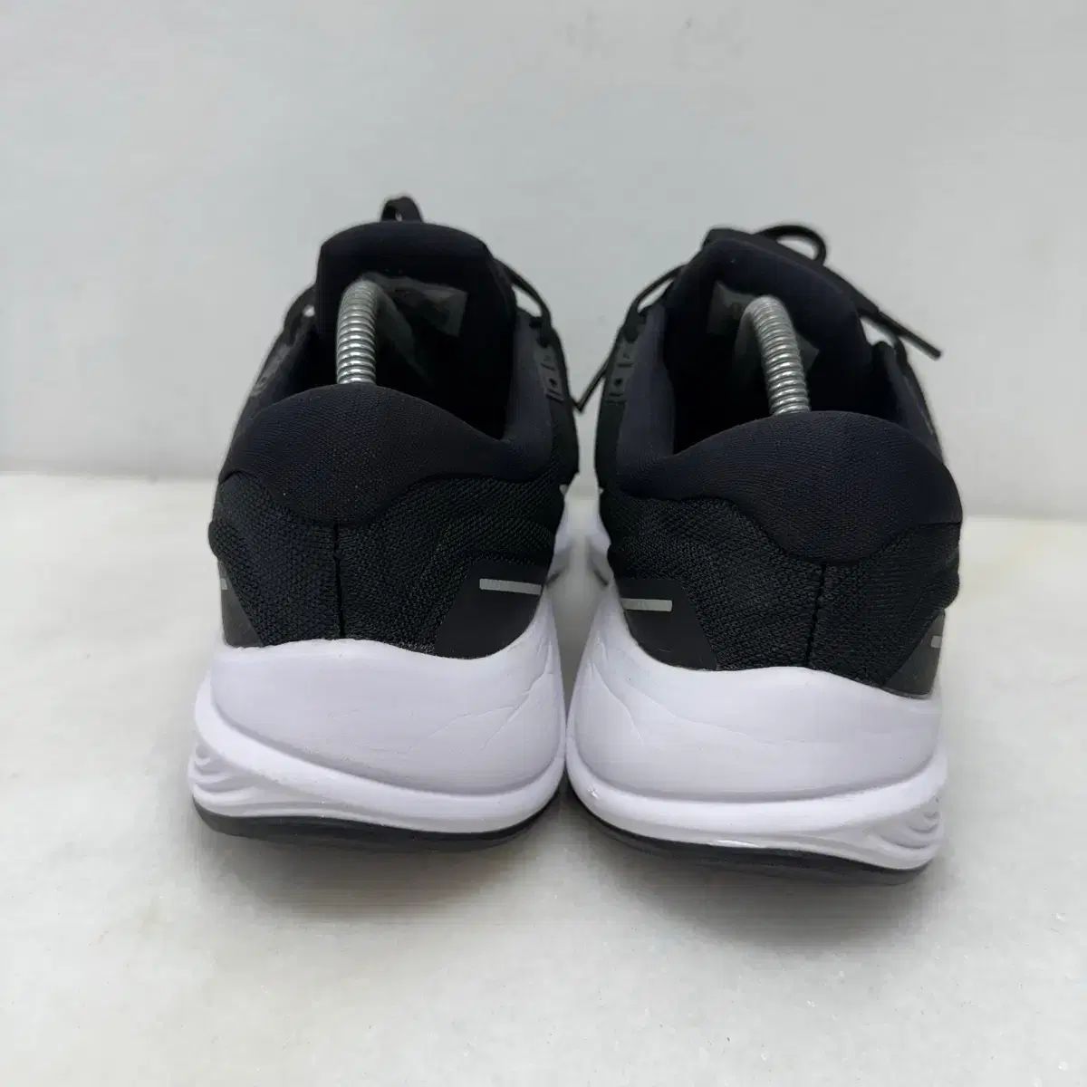 275 ナイキ スニーカー エア ズーム ストラクチャード 24 ランニングシューズ ブラック リピーター多 その他 