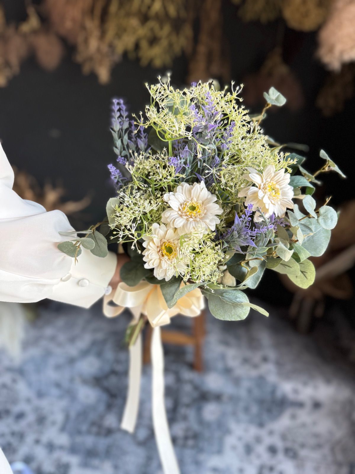 グリーンナチュラルなクラッチブーケ ブートニア