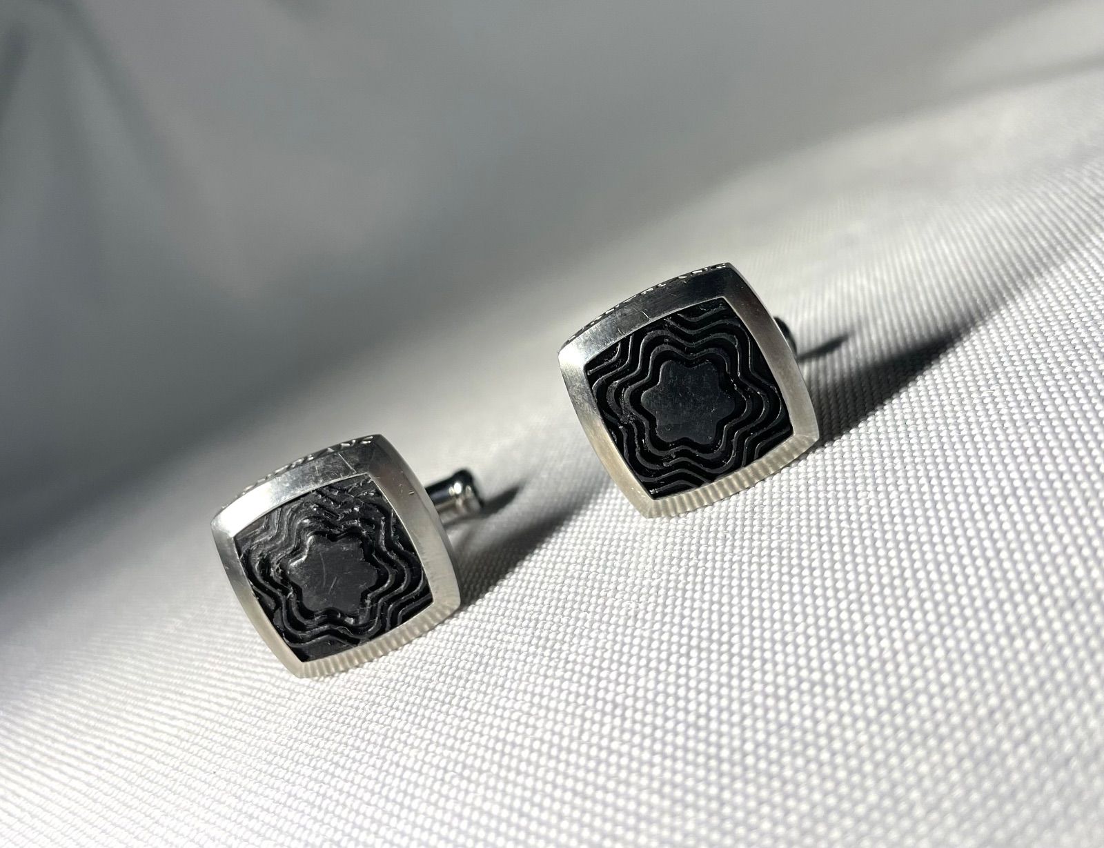 MONTBLANC モンブラン シルバー×ブラック カフリンクス MONTBLANC モンブラン シルバー ブラック カフリンクス 楽天市場