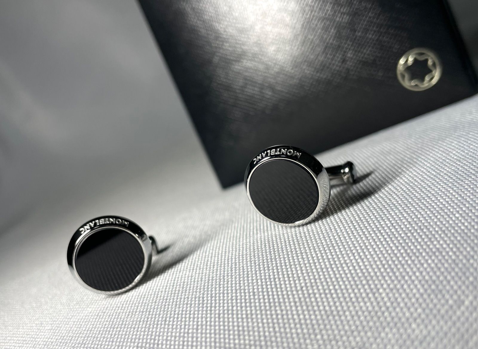 美品　MONTBLANC カフス　オニキス　 オーバル　シルバー　ブラック 美品 [最新モデル] MONTBLANC モンブラン ブラックオニキス装飾