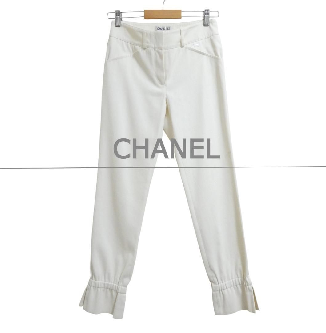 CHANEL シャネル サイズ34 裾フリル テーパード パンツ プレートロゴ コットン ストレッチあり 05 P 26105 白 ホワイト レディース