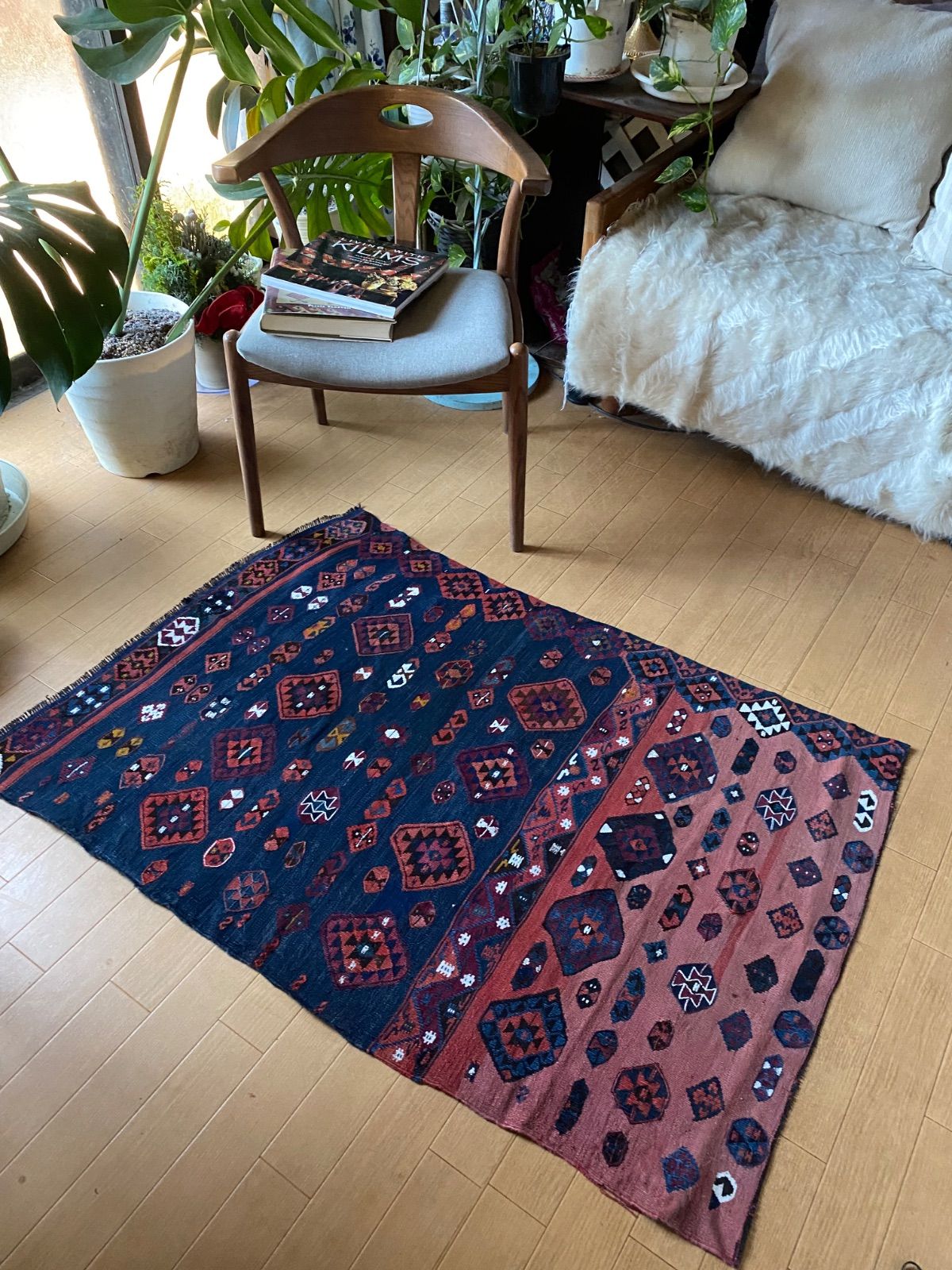 大変貴重100年以上前に織られたトルコのアンティーク総草木染カシュ