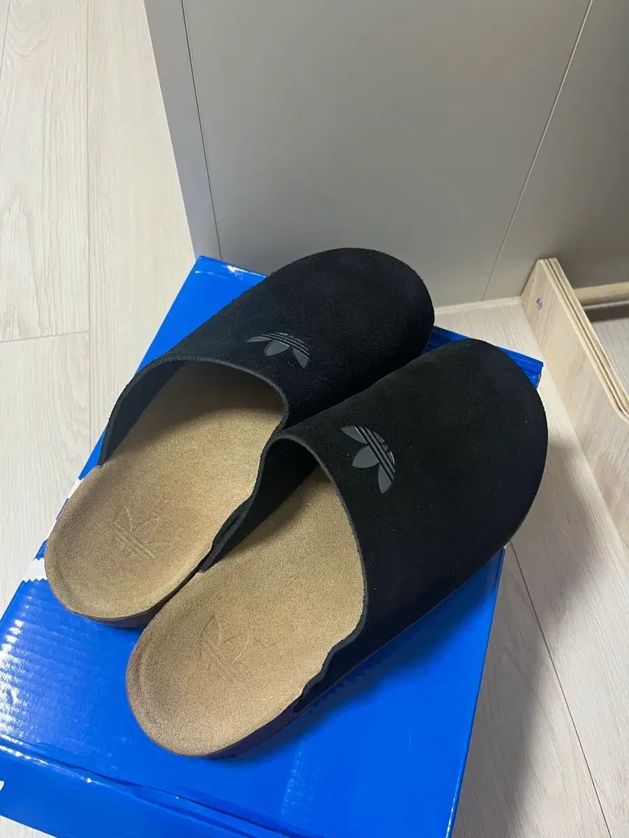 アディダス アディミュール スライド スリッパ