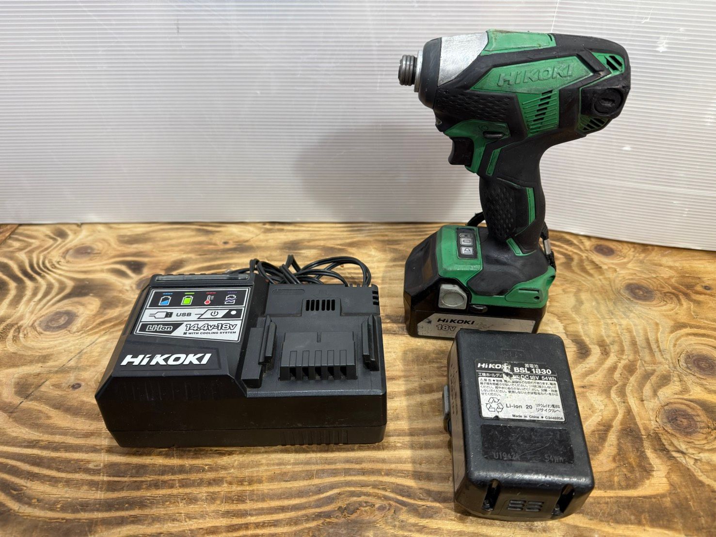 S 00911 HiKOKIコードレスインパクトドライバー WH 18 DKL Vバッテリー 充電器付