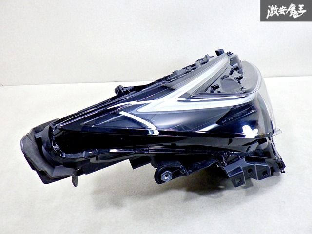 トヨタ プリウス MXWH60 右 (運転席側) ヘッドライト LED 中古品 桐哲