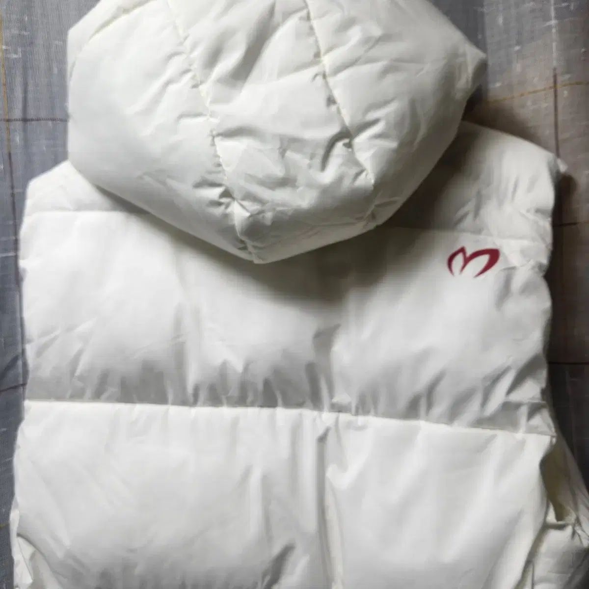 マスターバニーエディション　 ダウンベスト付きホワイトジャケット マスターバニーエディション 白 フード ダウンベスト - メルカリ