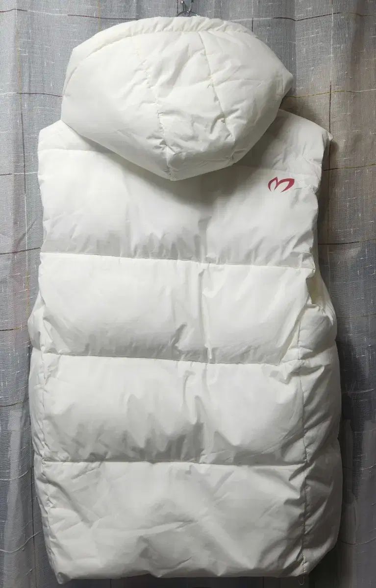 マスターバニーエディション 白 フード ダウンベスト - メルカリ