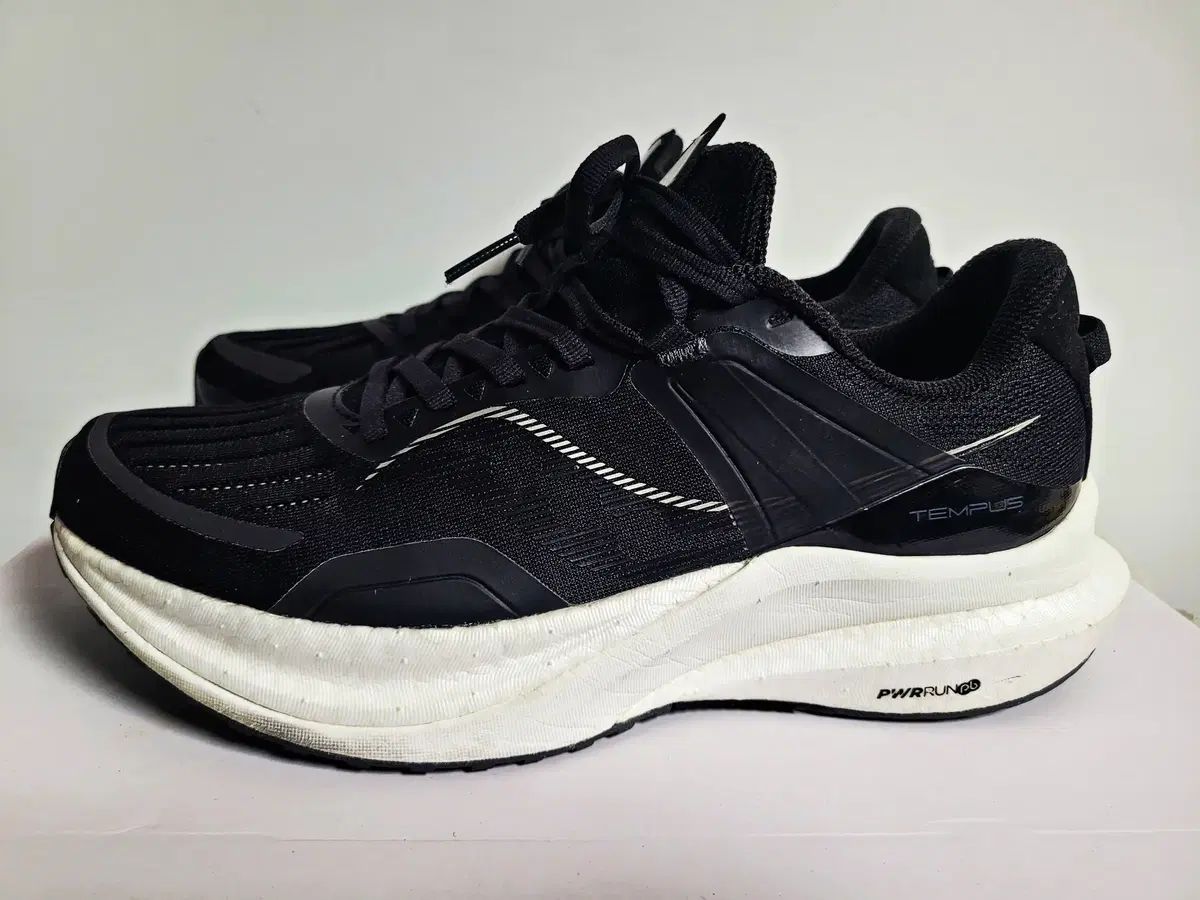 サッカニー エクスカーション TR 16 ランニングシューズ 270 s 40