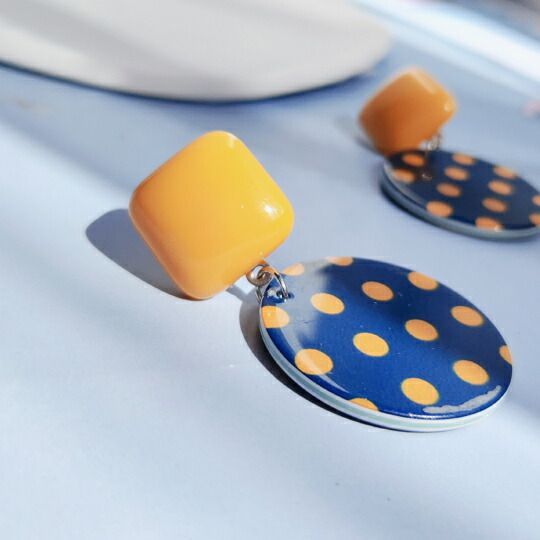 Leafy レトロだけどおしゃれ！ブルー＆イエローのポップなドットピアス