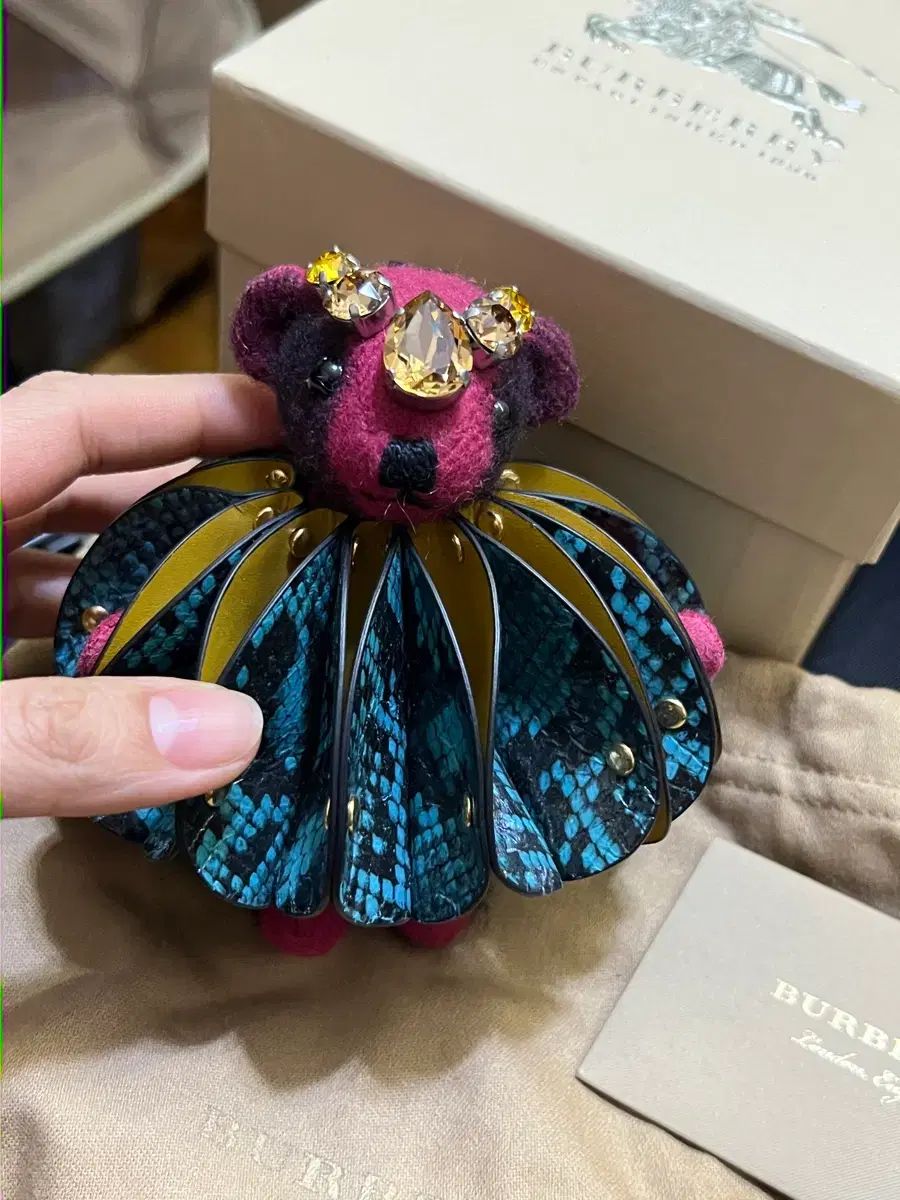 バーバリー クマ キーホルダー 月詠 イクト