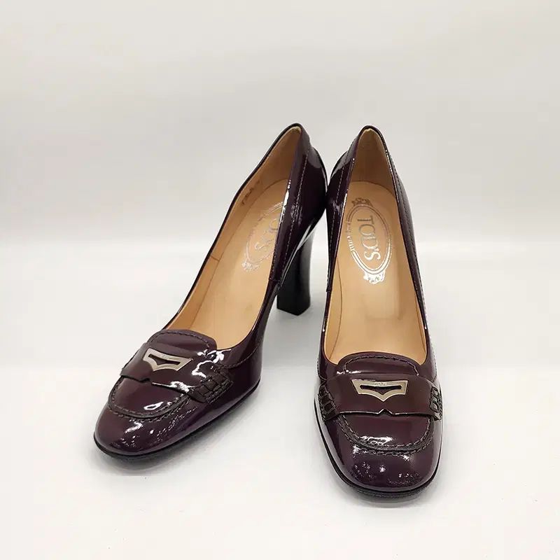 TOD S バーガンディ ペンダント靴 35 5