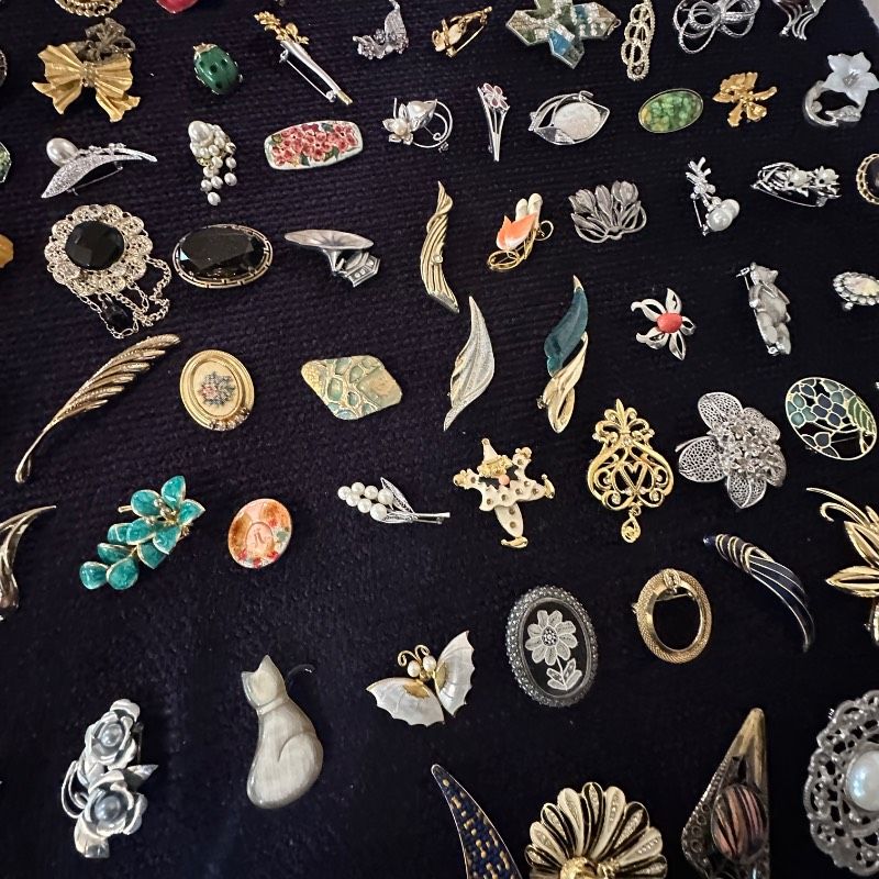 vintage】ブローチ まとめ売り 大量 120点 - メルカリ