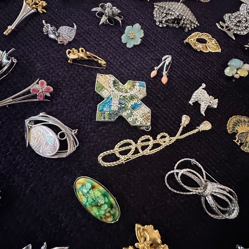 vintage】ブローチ まとめ売り 大量 120点 - メルカリ