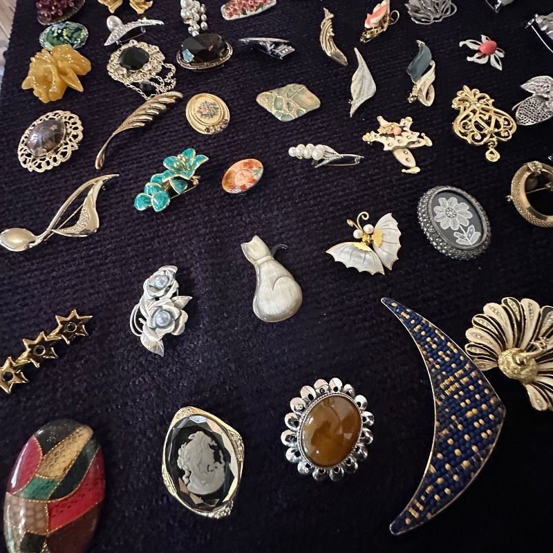 vintage】ブローチ まとめ売り 大量 120点 - メルカリ